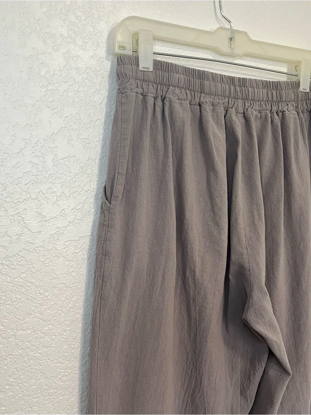 Men's Neutral Gray Elastic-Waist Joggers with Drawstring